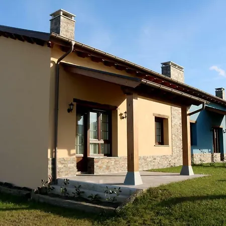 Playas De Luarca 컨트리하우스 *